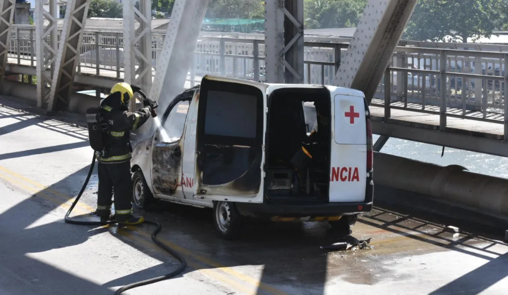 Ambulância Incêndio Cinco Pontes