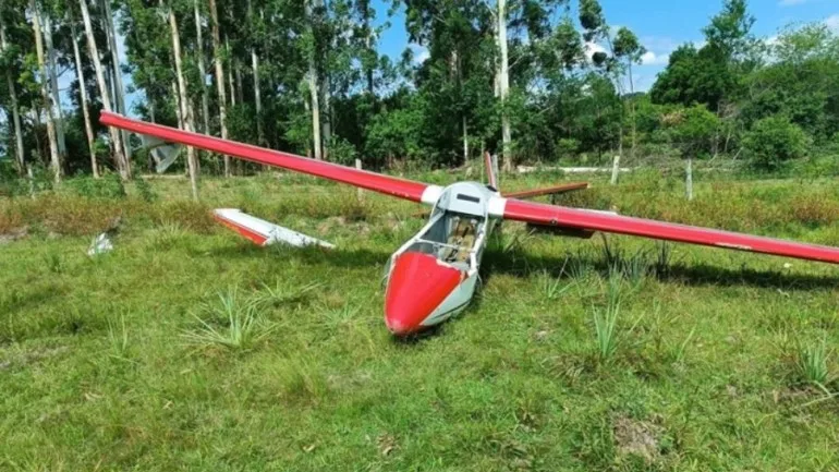 Avião de pequeno porte cai em Montenegro (RS)