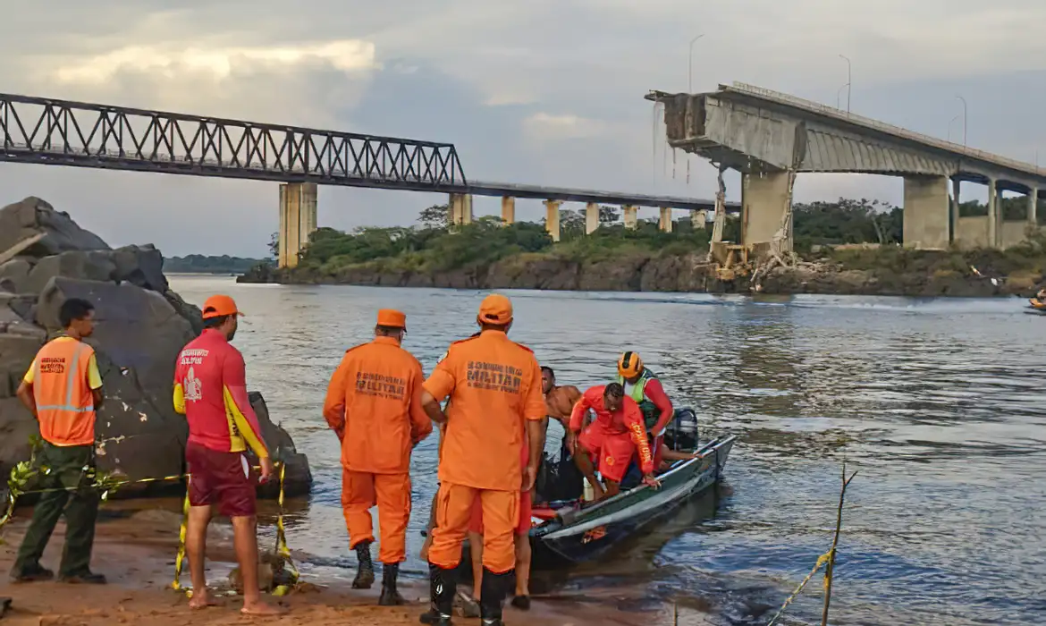 Queda de ponte no Rio Tocantins: PF no ES envia robôs para ajudar em buscas