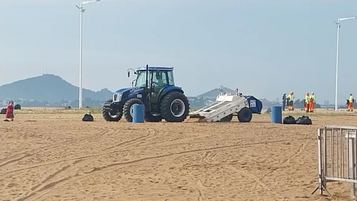 Quase 30 toneladas de lixo são retiradas de Camburi e da orla de São Pedro