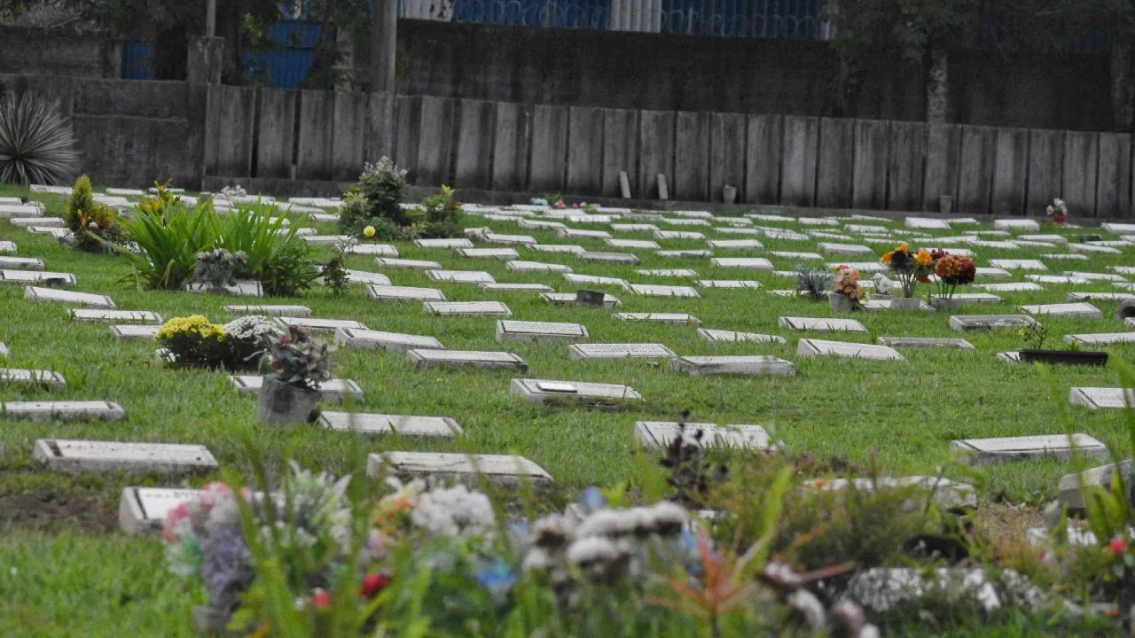 Cemitério Jardim da Paz, na Serra