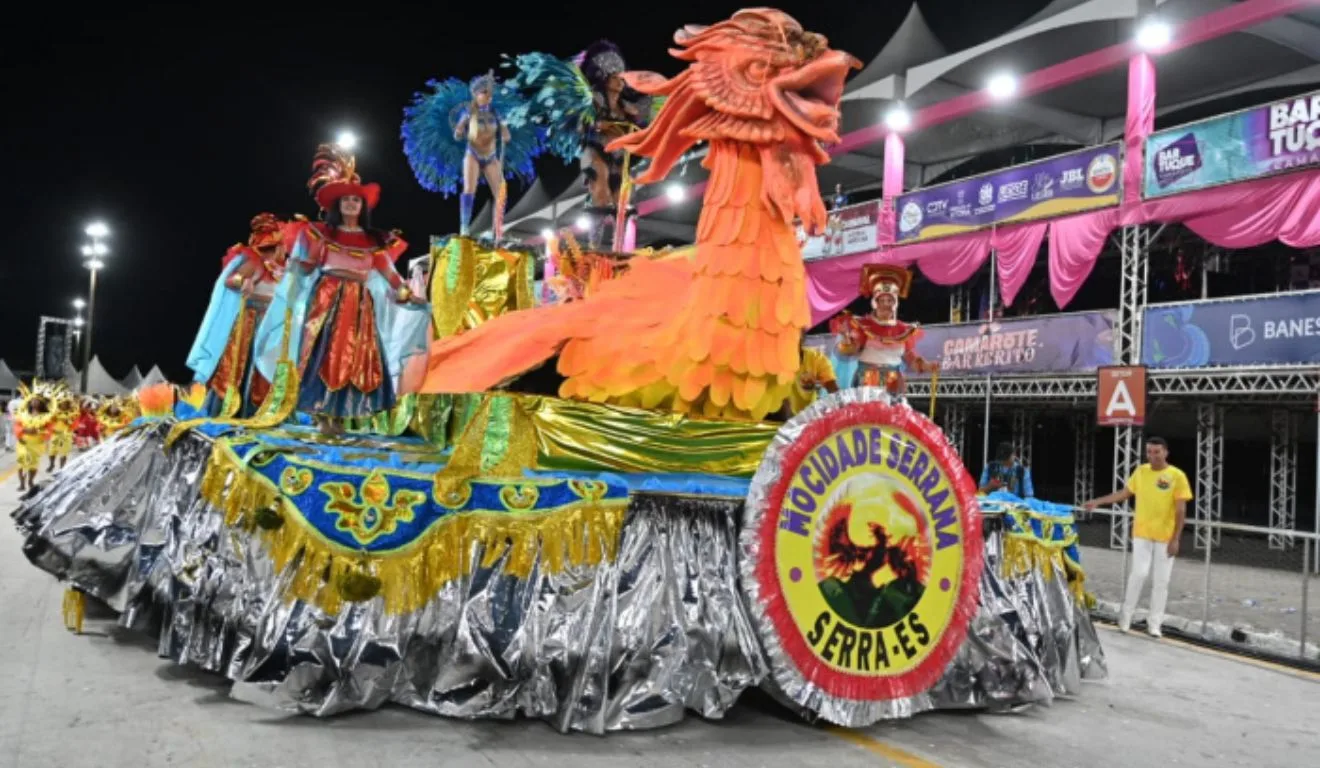 A Mocidade Serrana será a segunda escola a desfilar pelo grupo B do Carnaval de Vitória 2025. (Foto: Léo Silveira/PMV)