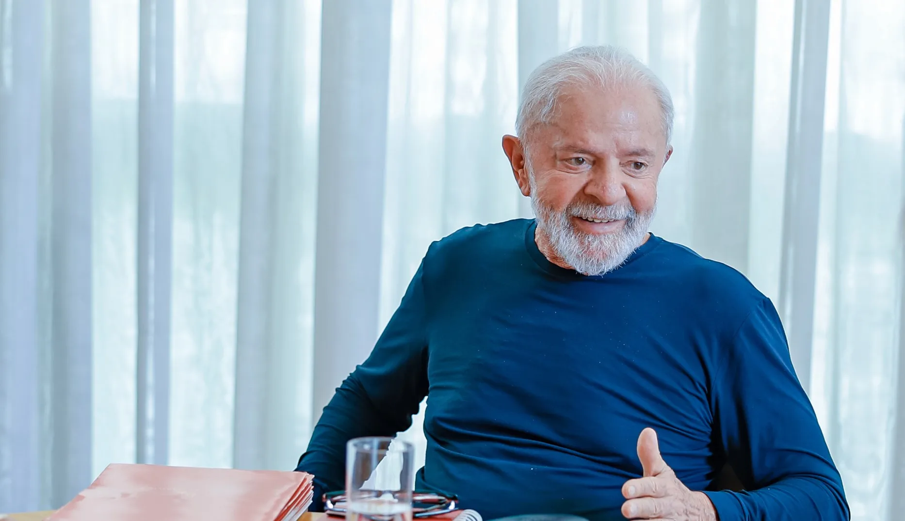 Presidente Lula em reunião no Palácio da Alvorada