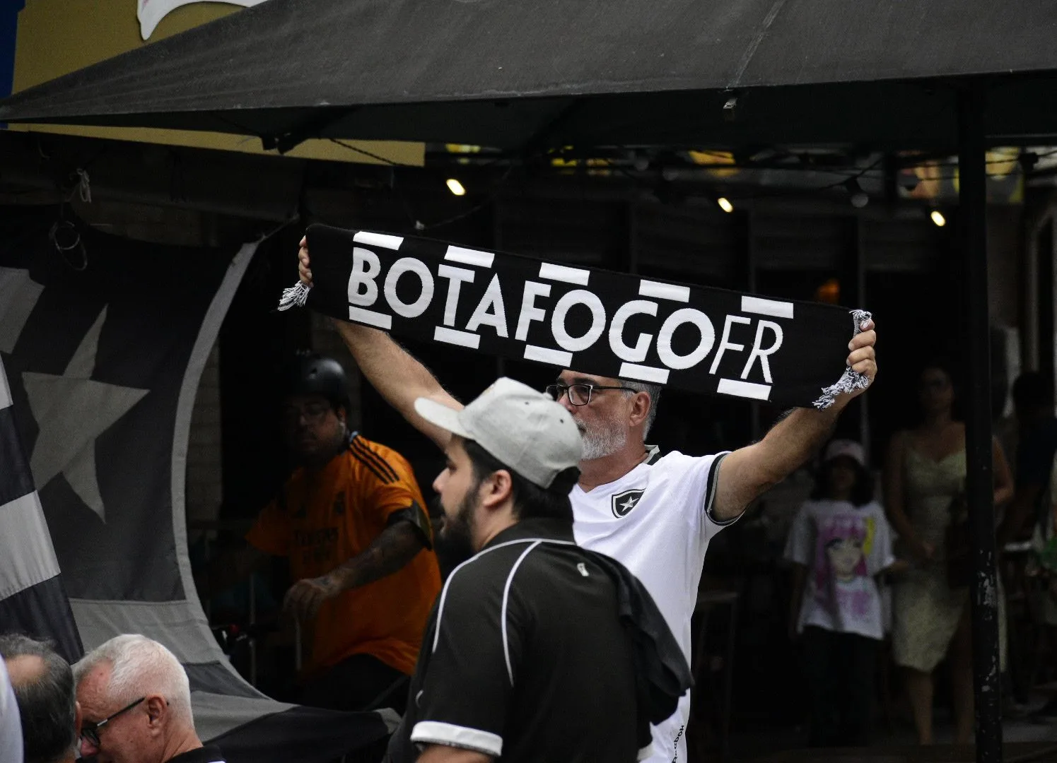 Torcida do Botafogo faz festa na Grande Vitória em comemoração a Libertadores