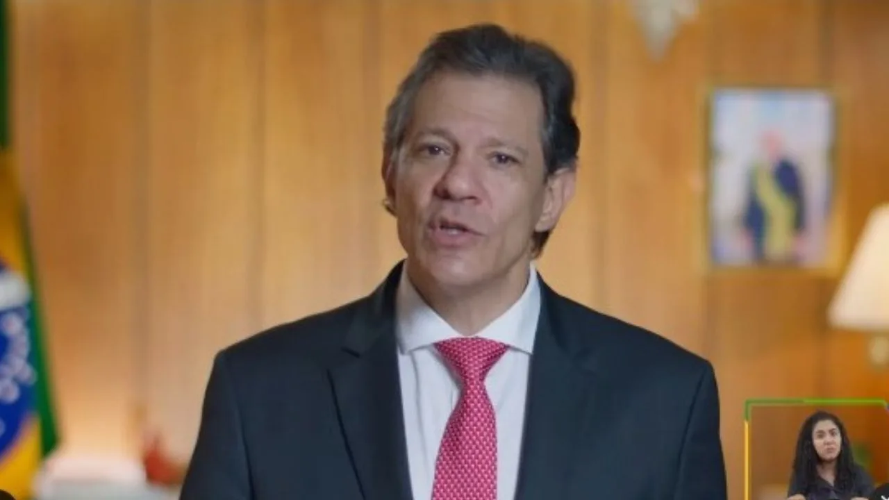 Haddad anuncia isenção de IR para quem ganha até R$ 5 mil