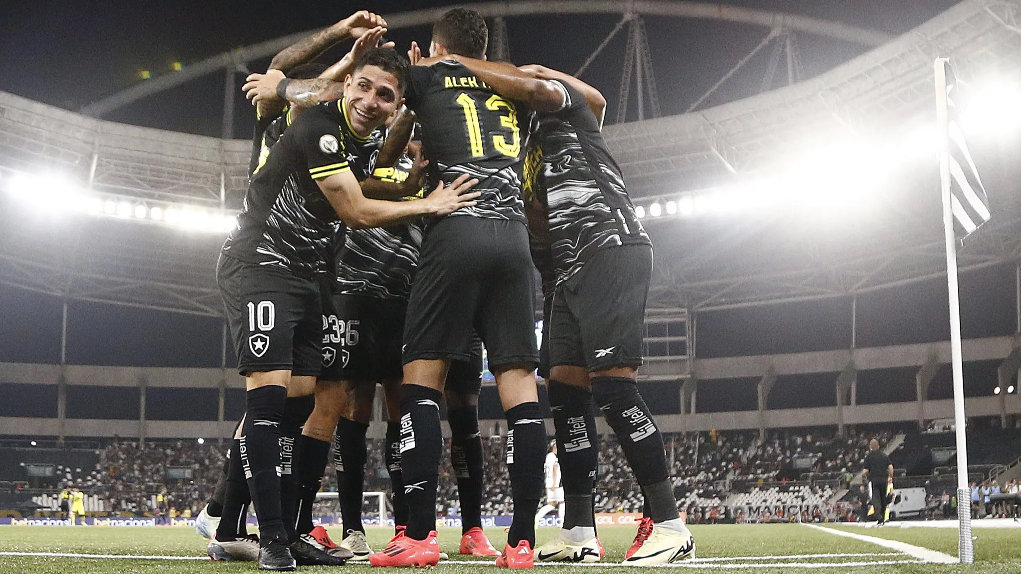 Botafogo vence o Vasco e já sente o gosto do título brasileiro