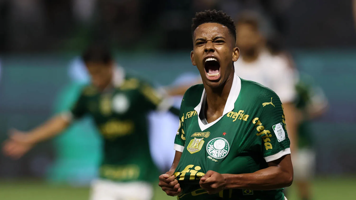 Estêvão é o artilheiro mais jovem da história do Brasileirão