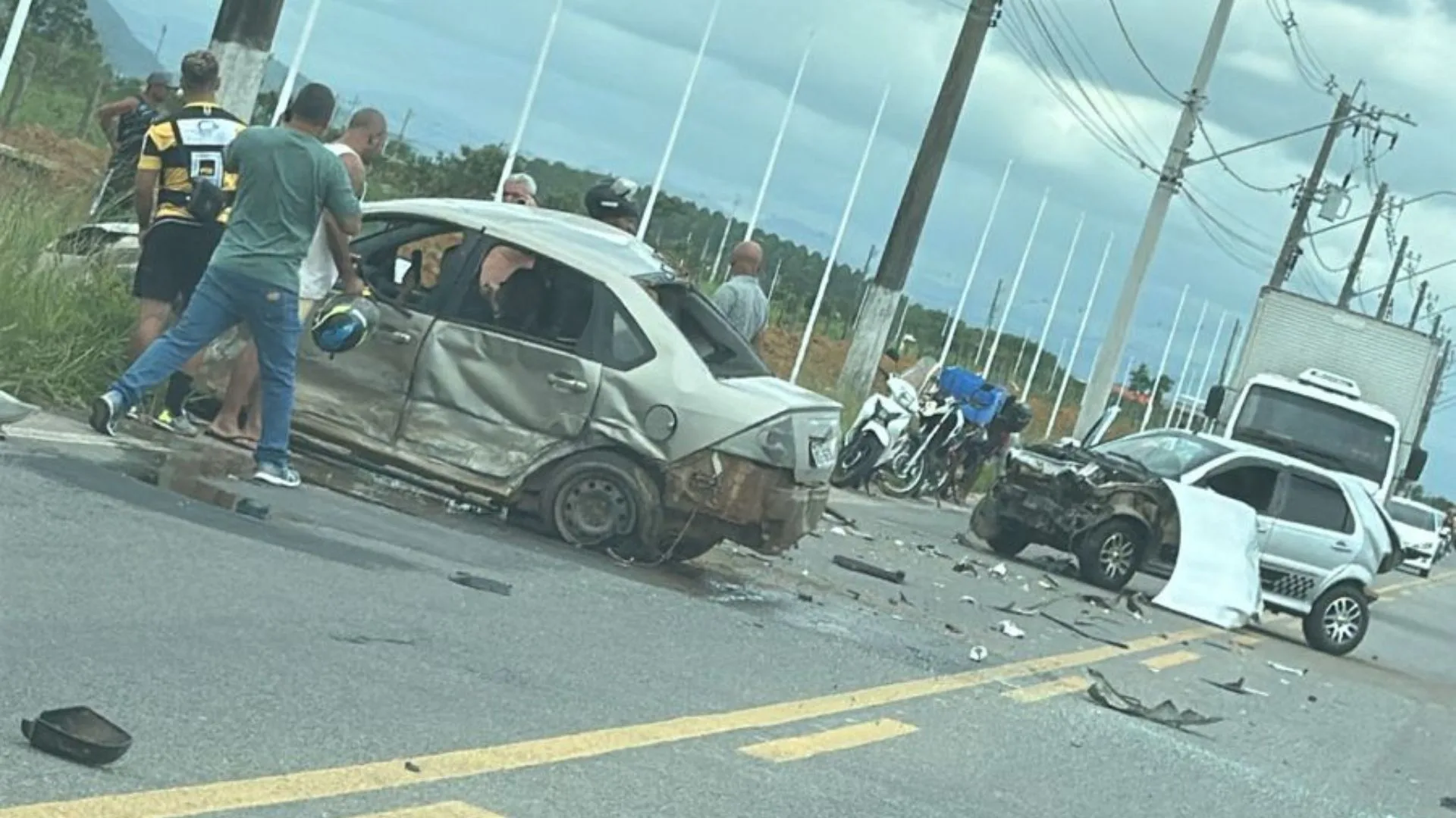 VÍDEO | Acidente com três carros deixa um ferido em rodovia na Serra