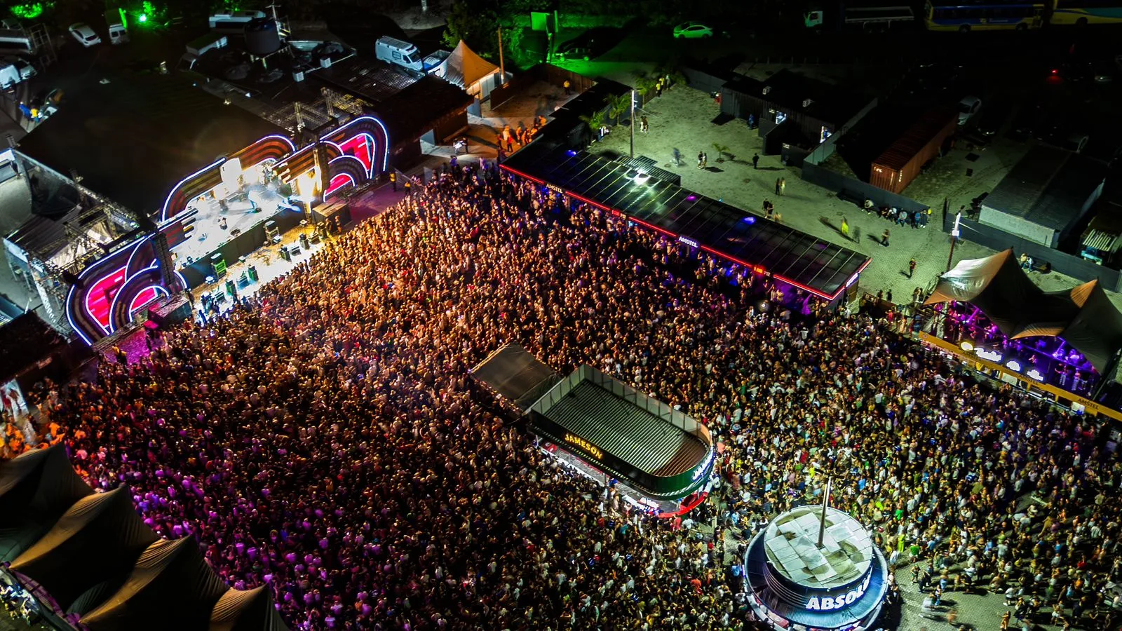 Vídeo: Nattan sobe em poste no meio dos fãs no ES: "Melhor show da minha vida" (Foto: Marcela Sampaio/Monique Janutt)