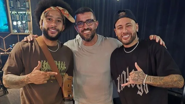 Neymar no Corinthians? Craque reage a foto postada ao lado de Depay