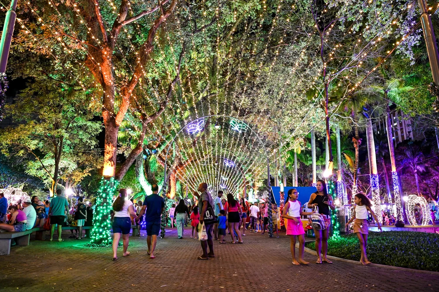 Natal de Encantos chega à Praça do Papa com show da Família Lima e atrações mágicas