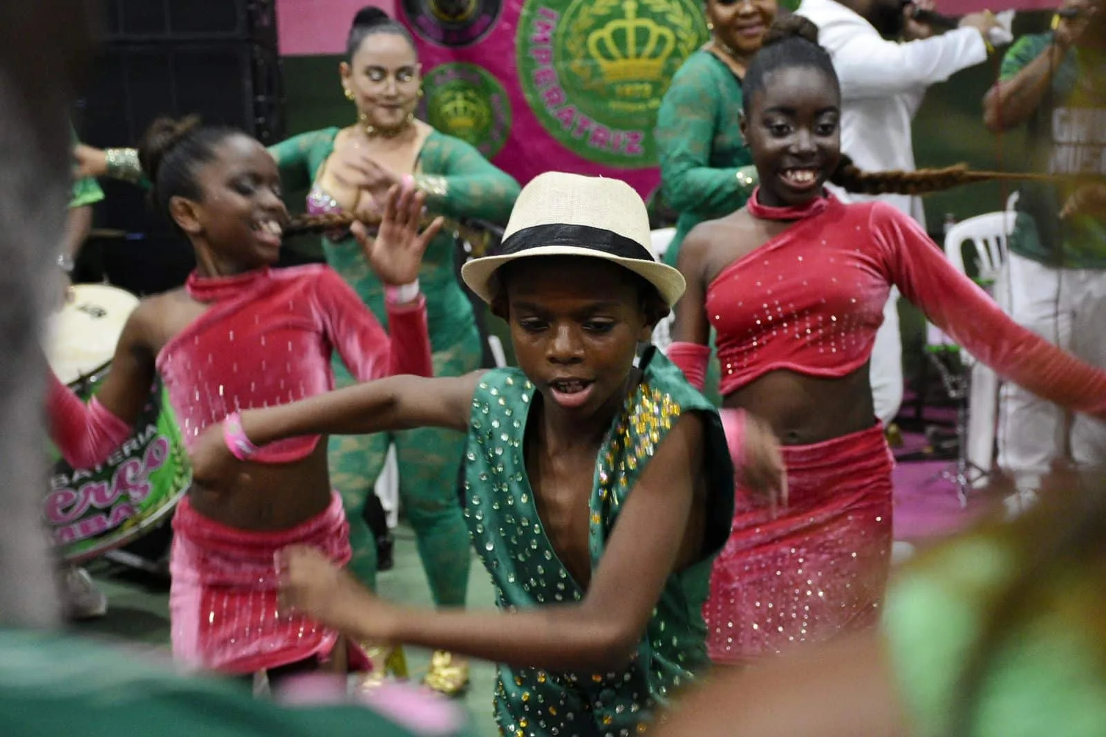 Imperatriz do Forte comemora 52 anos com samba; veja fotos