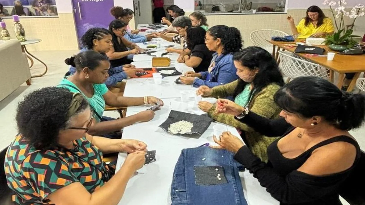 Casa da Rosa abre curso de enfeites de Natal para mulheres na Serra