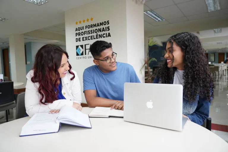 FAESA oferece descontos para estudantes ingressarem com a nota do Enem na graduação