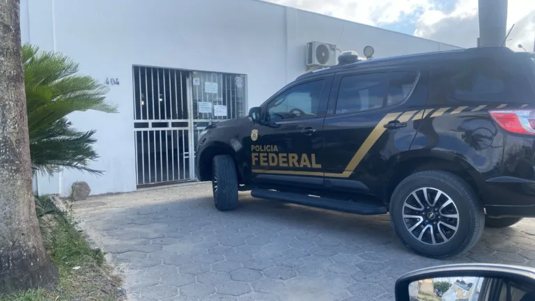 PF cumpre mandados em ação contra desvio de dinheiro em cidades do ES