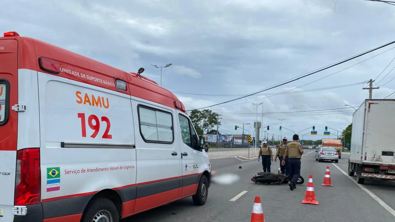 Mulher morre em acidente de moto perto da Rotatória do Ó, na Serra