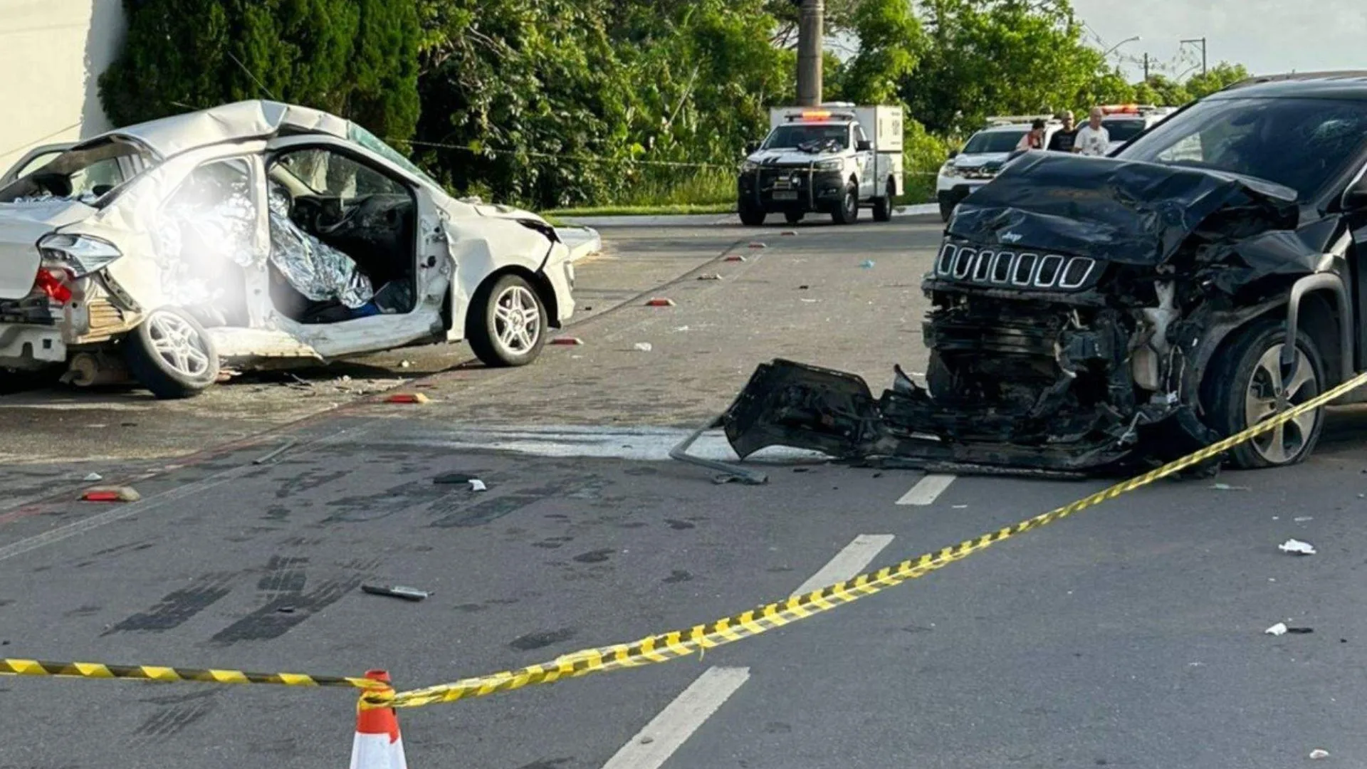 Colisão entre dois veículos deixa cinco pessoas mortas em Guriri