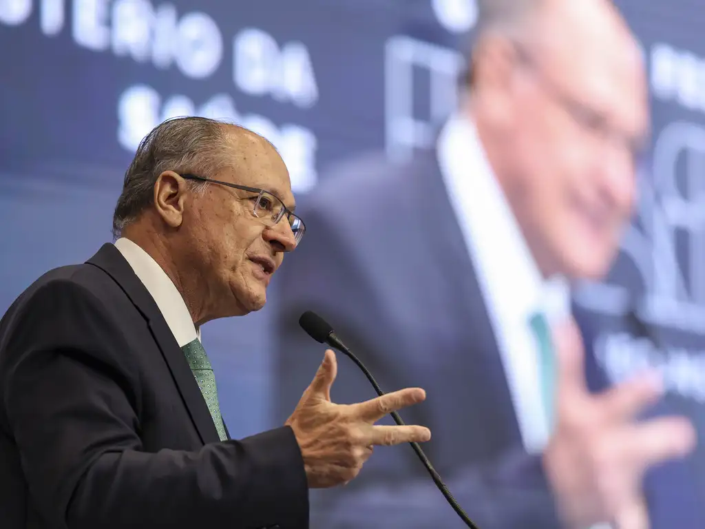 "Bilionários não podem fazer o que querem", diz Alckmin sobre Meta