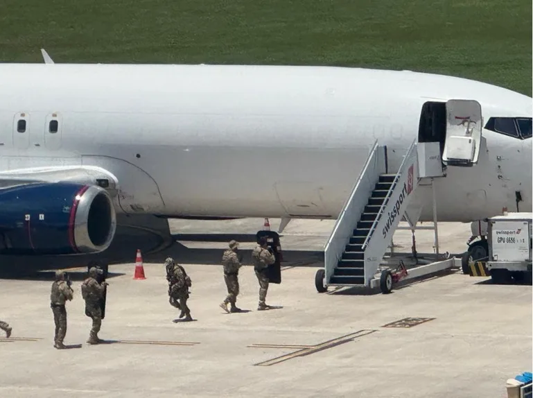 Polícia Federal simula sequestro de avião e ameaça de bomba no Aeroporto de Vitória