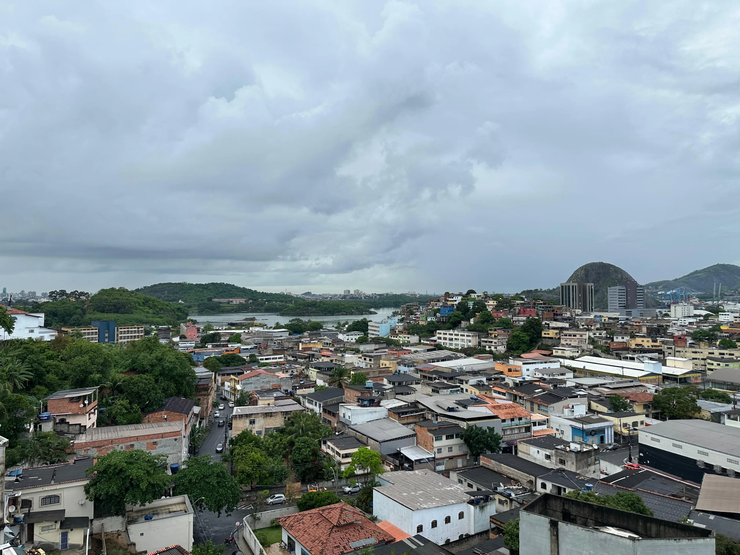 Cidades do ES recebem novo alerta de chuva; veja previsão do tempo