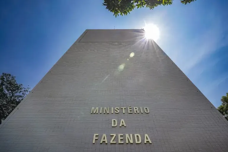 Ministério da Fazenda: Redução do déficit é atribuída ao aumento de arrecadação. Crédito:  Rafa Neddermeyer/Agência Brasil