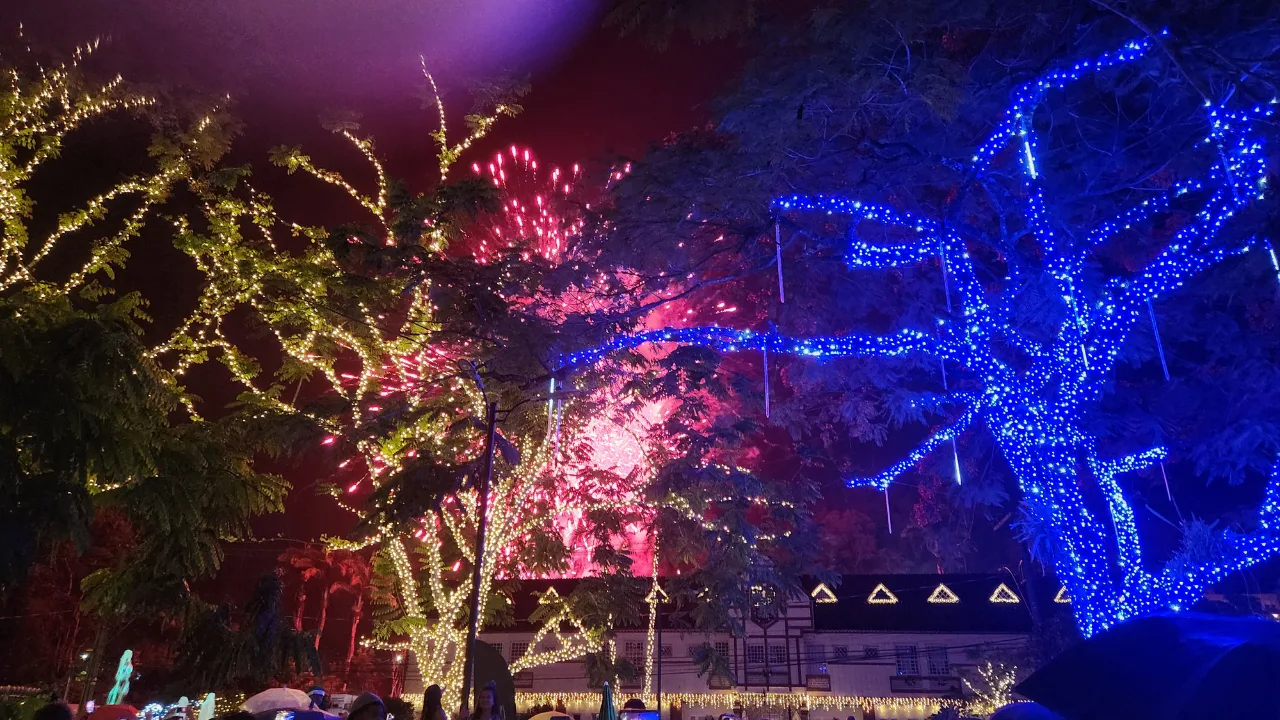 É hoje! Natal em Domingos Martins com espetáculo de luzes e neve artificial