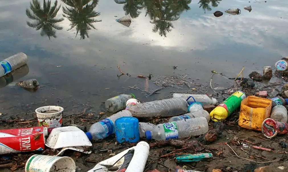 Brasil despeja 1,3 milhão de toneladas de plástico por ano no oceano