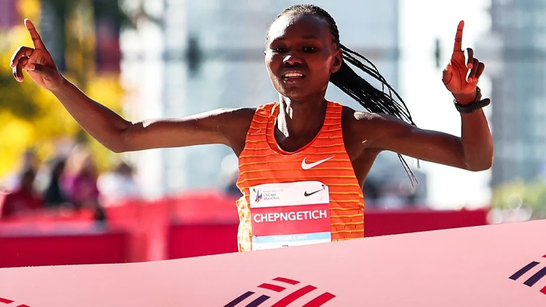 Queniana bate recorde mundial da maratona em Chicago, no EUA