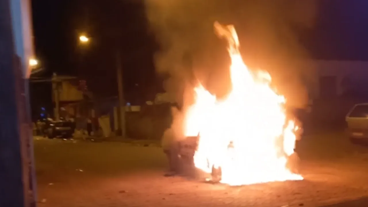 Carro em que vítima de tiroteio era socorrida capota e deixa 2 mortos no ES