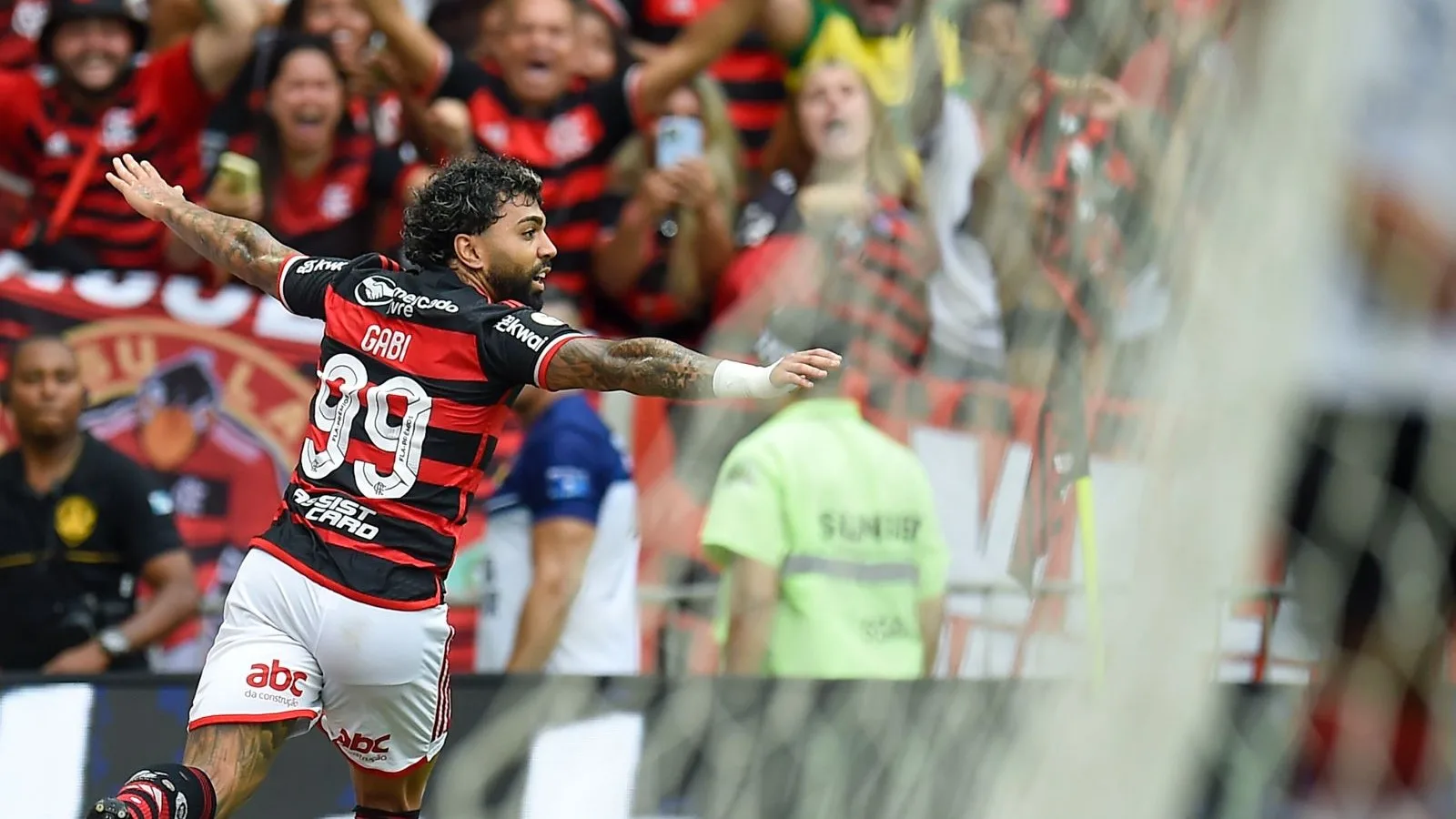 Gabigol abre o jogo sobre seu próximo clube e indica novo técnico da Seleção Brasileira