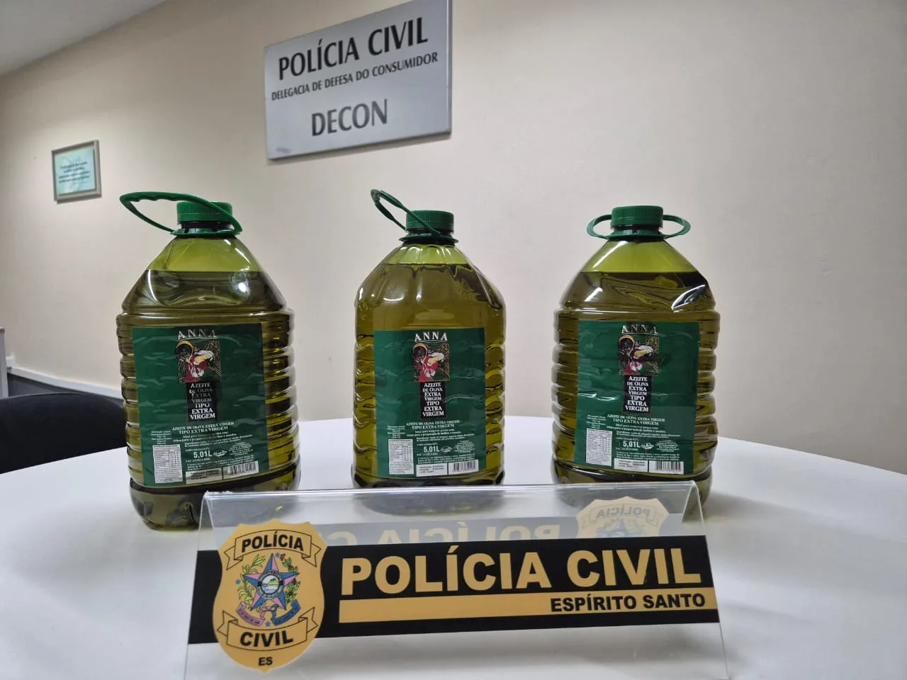 Polícia apreende mais de 8 mil litros de azeite no ES sob suspeita de ser óleo misto