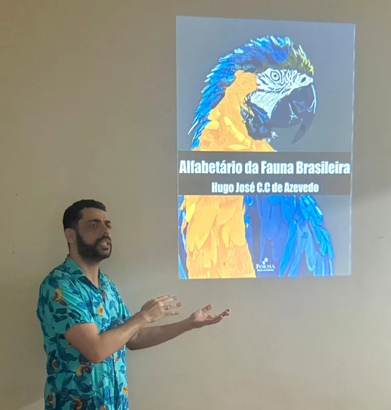 Livro "Alfabetário da Fauna Brasileira" é lançado por cientista