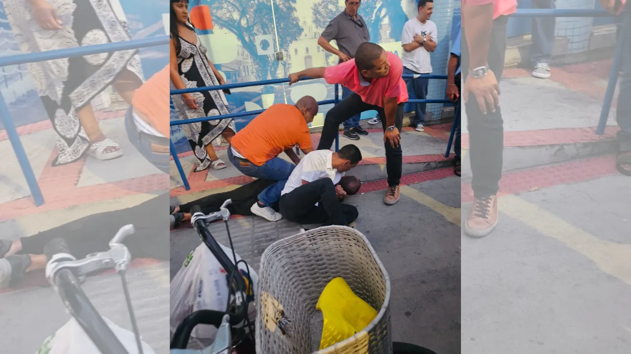 "Pega ladrão!" Homem tenta furtar bicicleta e é contido por moradores