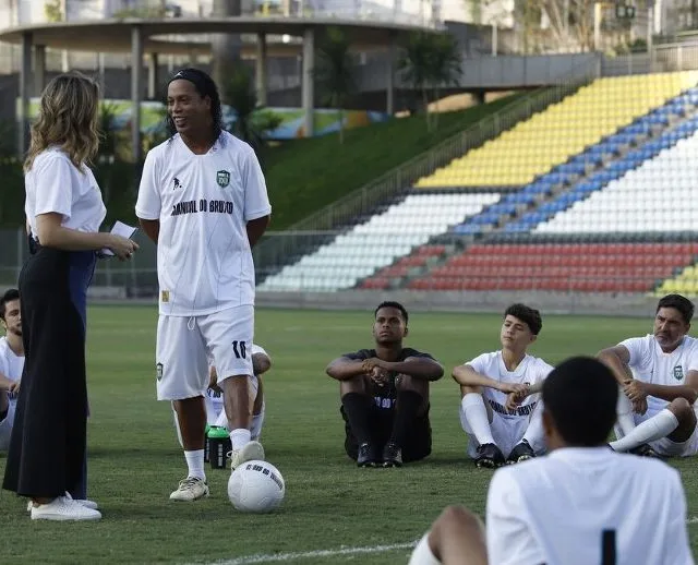 Ronaldinho Gaúcho lança curso de futebol com aulas gravadas no ES