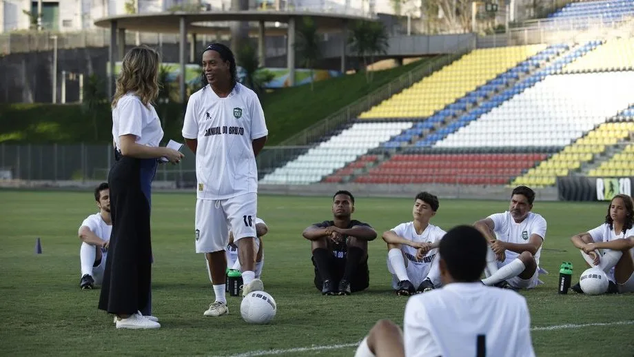 Ronaldinho Gaúcho lança curso de futebol com aulas gravadas no ES