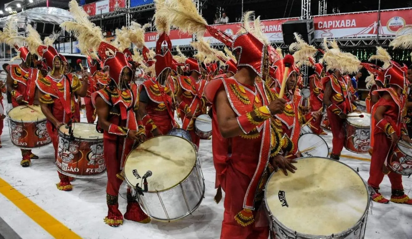 A Unidos de Barreiros vai abrir os desfiles do grupo B do Carnaval de Vitória 2025. (Foto: Thiago Soares/Folha Vitória)