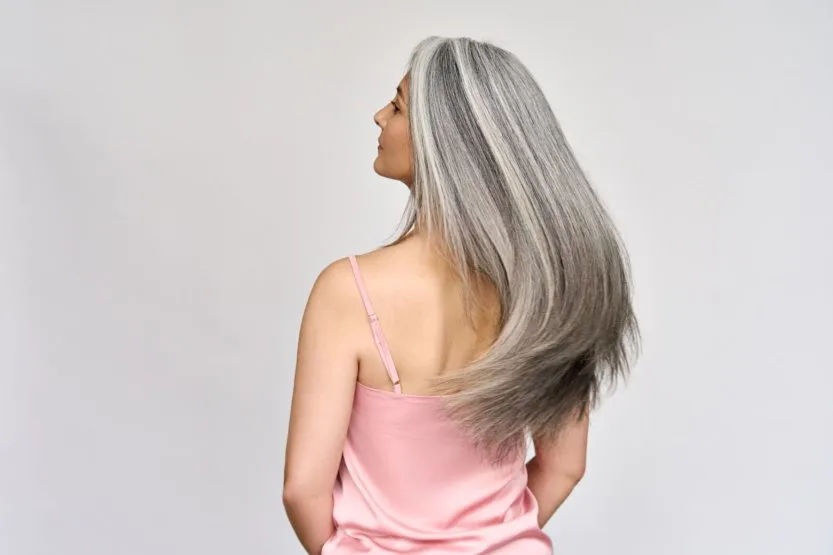 Somem até com os grisalhos: 3 cortes de cabelo antienvelhecimento para mulheres 55+