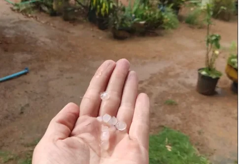 VÍDEO | Cidades do ES registram chuva de granizo nesta quarta