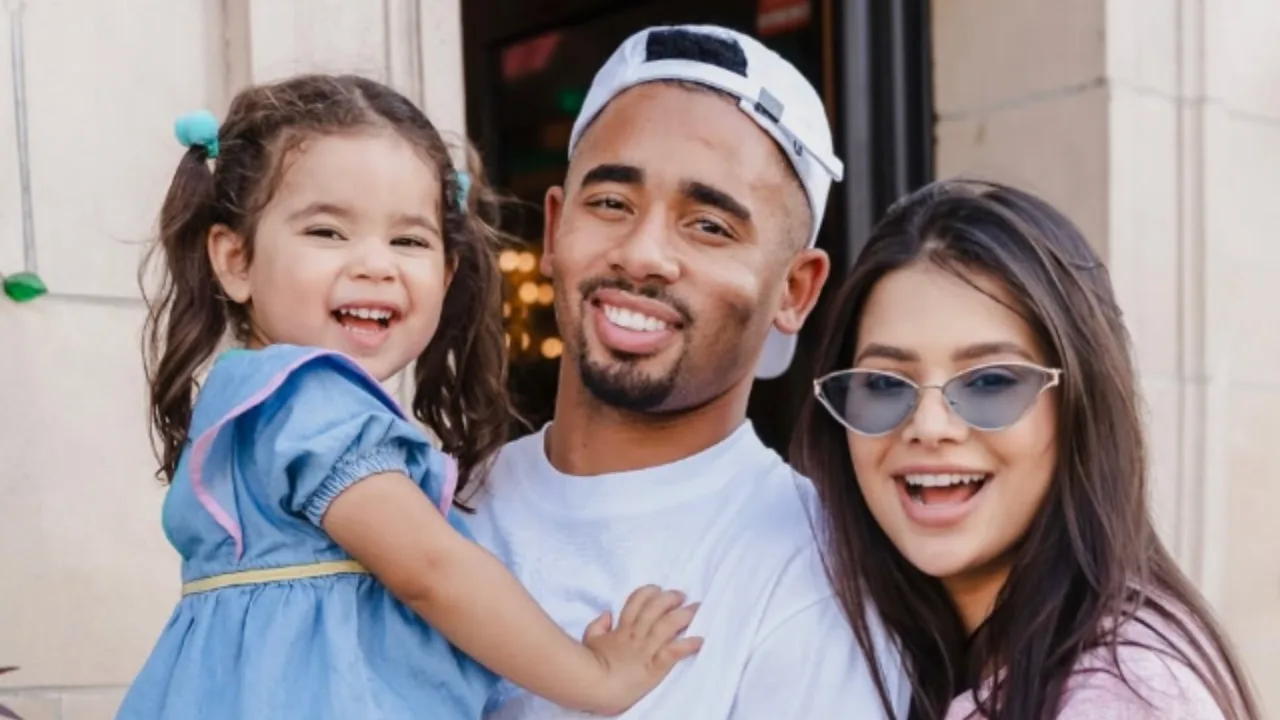 Gabriel Jesus e Raiane Lima anunciam que estão esperando o segundo filho