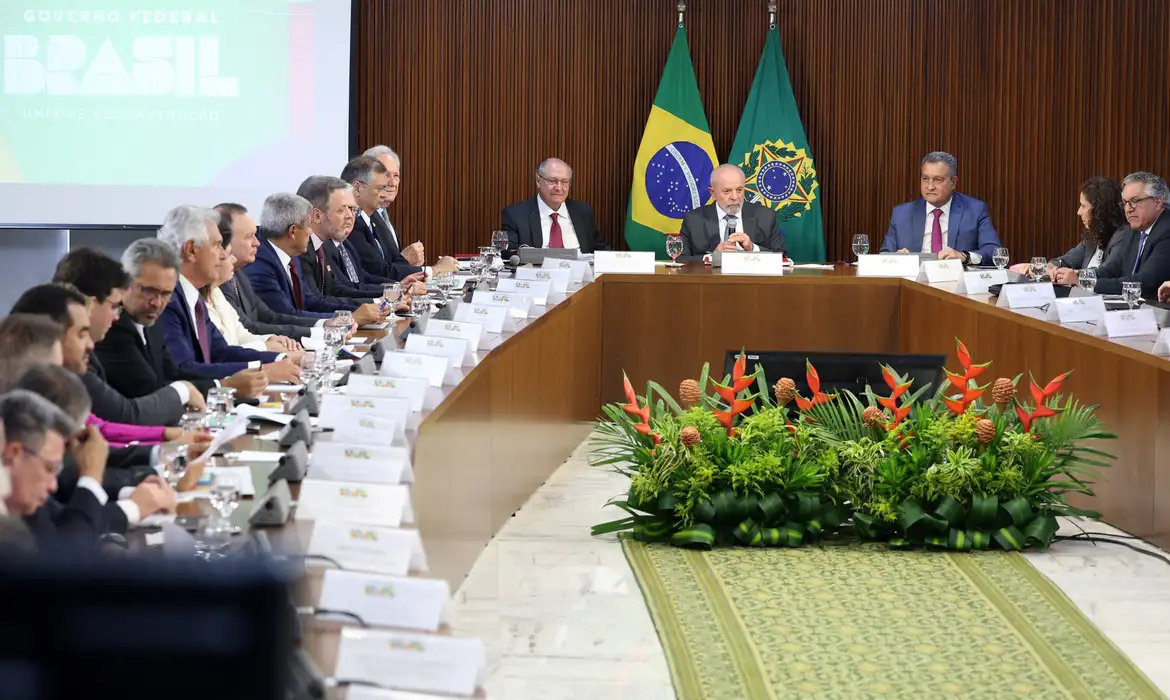 Governo apresenta PEC que cria "SUS da Segurança", mas governadores resistem