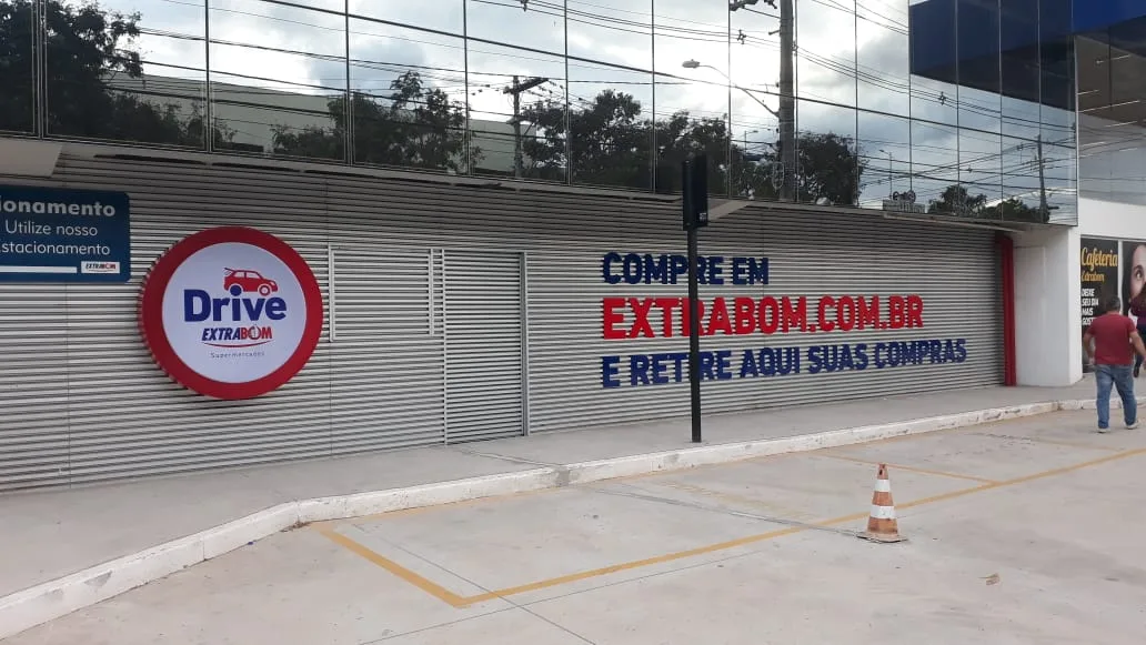 Supermercado aposta em drive thru para oferecer comodidade aos clientes