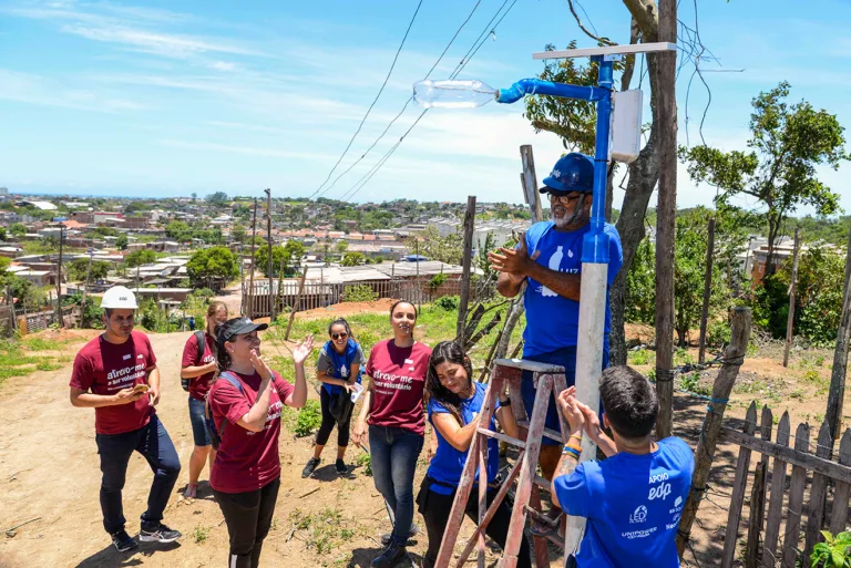 EDP patrocina instalação de 60 postes de energia solar em Vila Velha