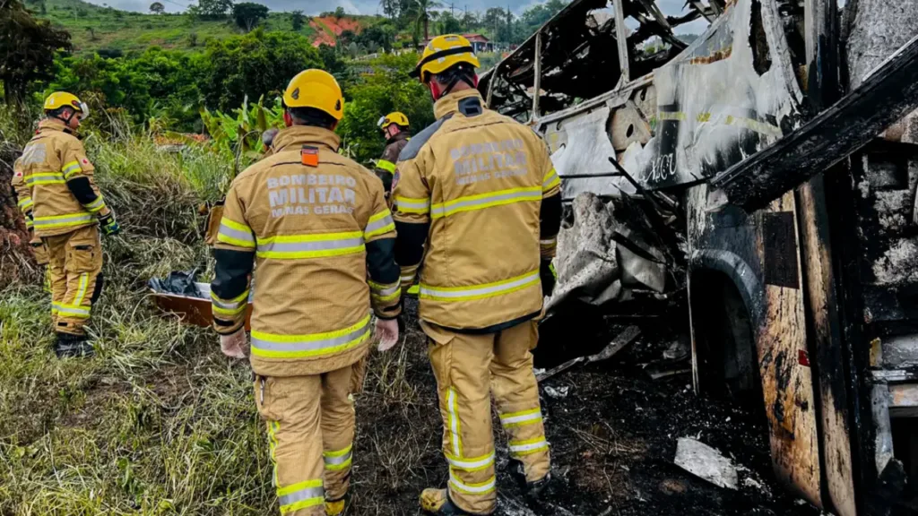 Acidente ônibus Minas