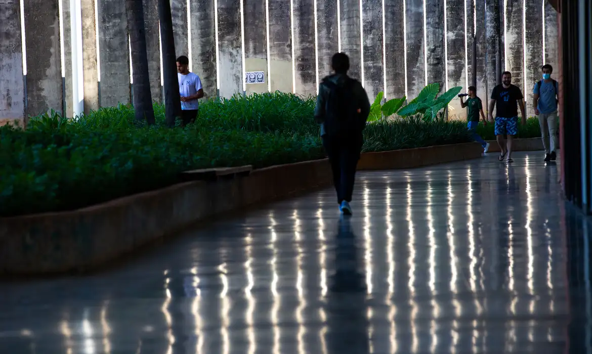 Pé-de-Meia: pagamento a estudantes começa nesta segunda