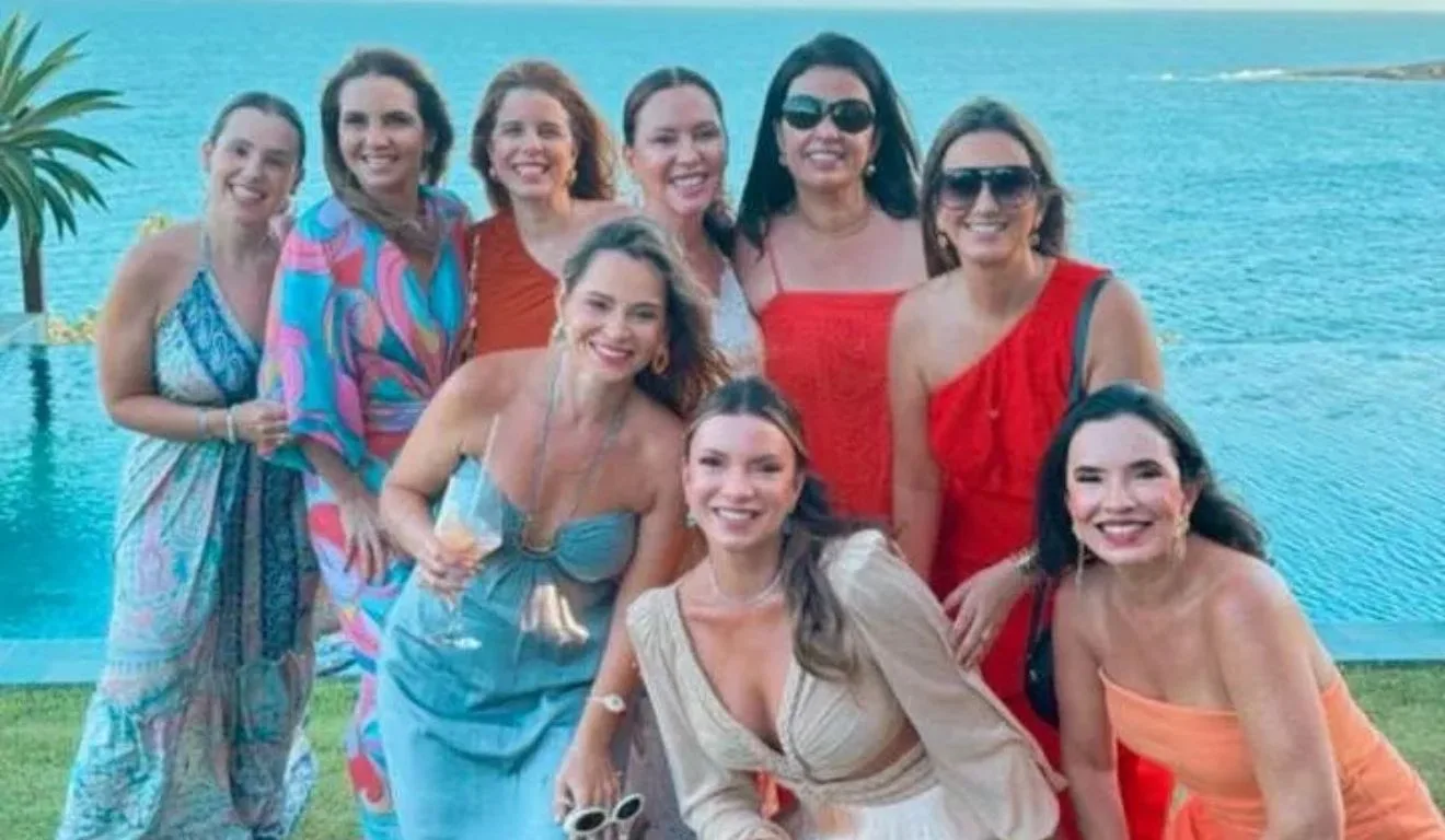 Patricia Brotto aniversariou e recebeu em sunset party