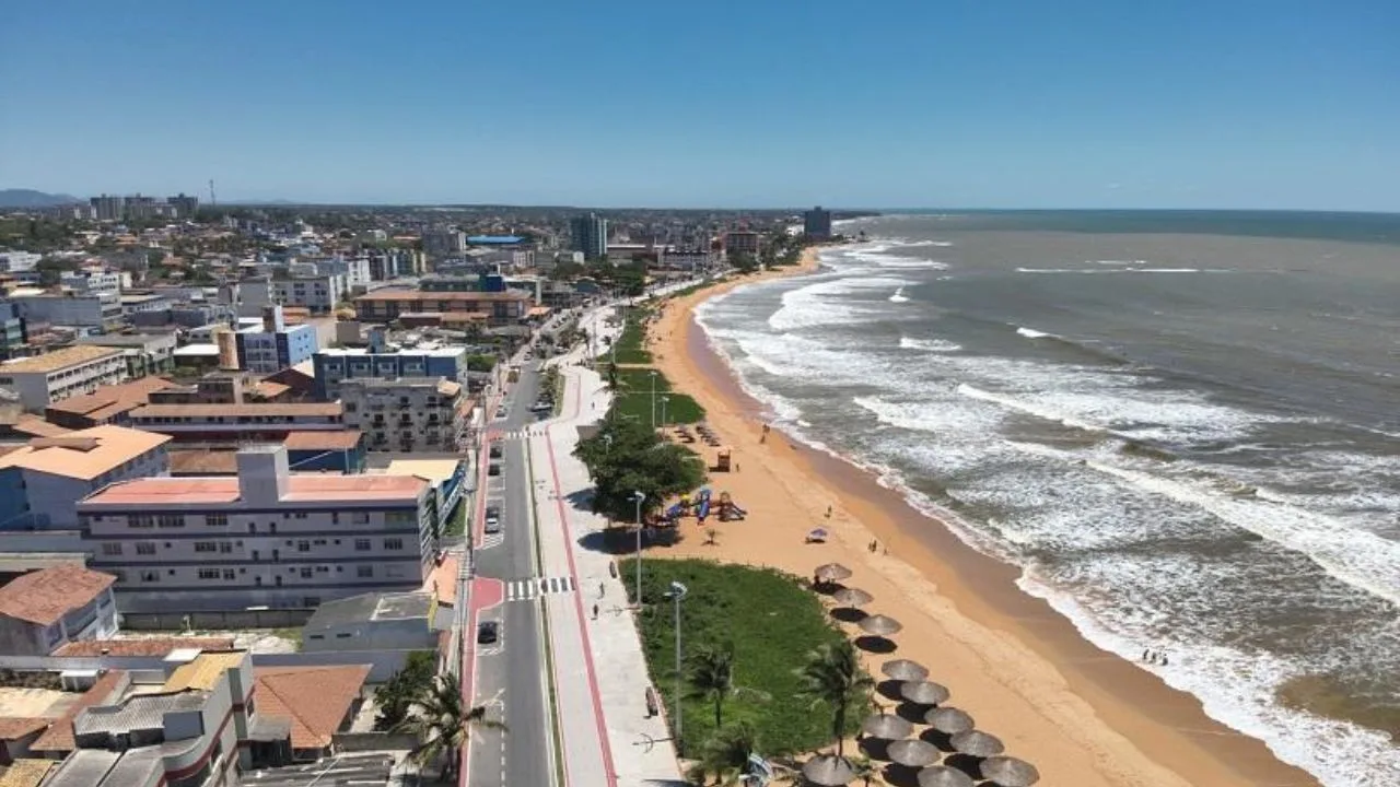 Serra lança projeto que garante acesso a banho de mar para pessoas com deficiência