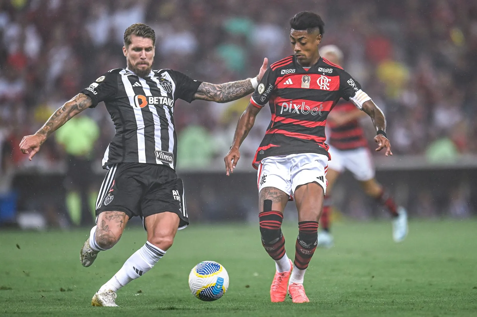 Gabigol veste a camisa 10 e vê Flamengo ficar no 0 a 0 com o Galo