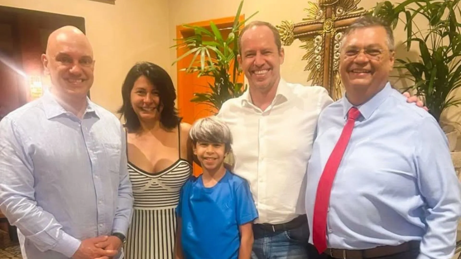 Dino janta com Moraes e interventor do 8/1 antes de seu casamento no Maranhão