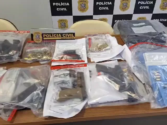 Armas e munição apreendidas pela polícia. Foto: Sesp/Divulgação