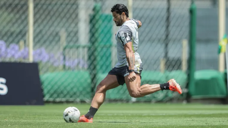 Hulk elogia o Botafogo, mas avisa: "Jogo mais importante da minha vida"